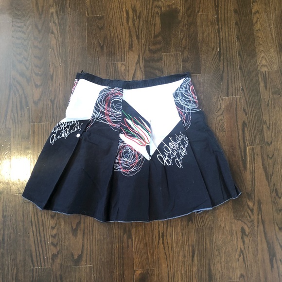 Cute skirt - Picture 2 of 2